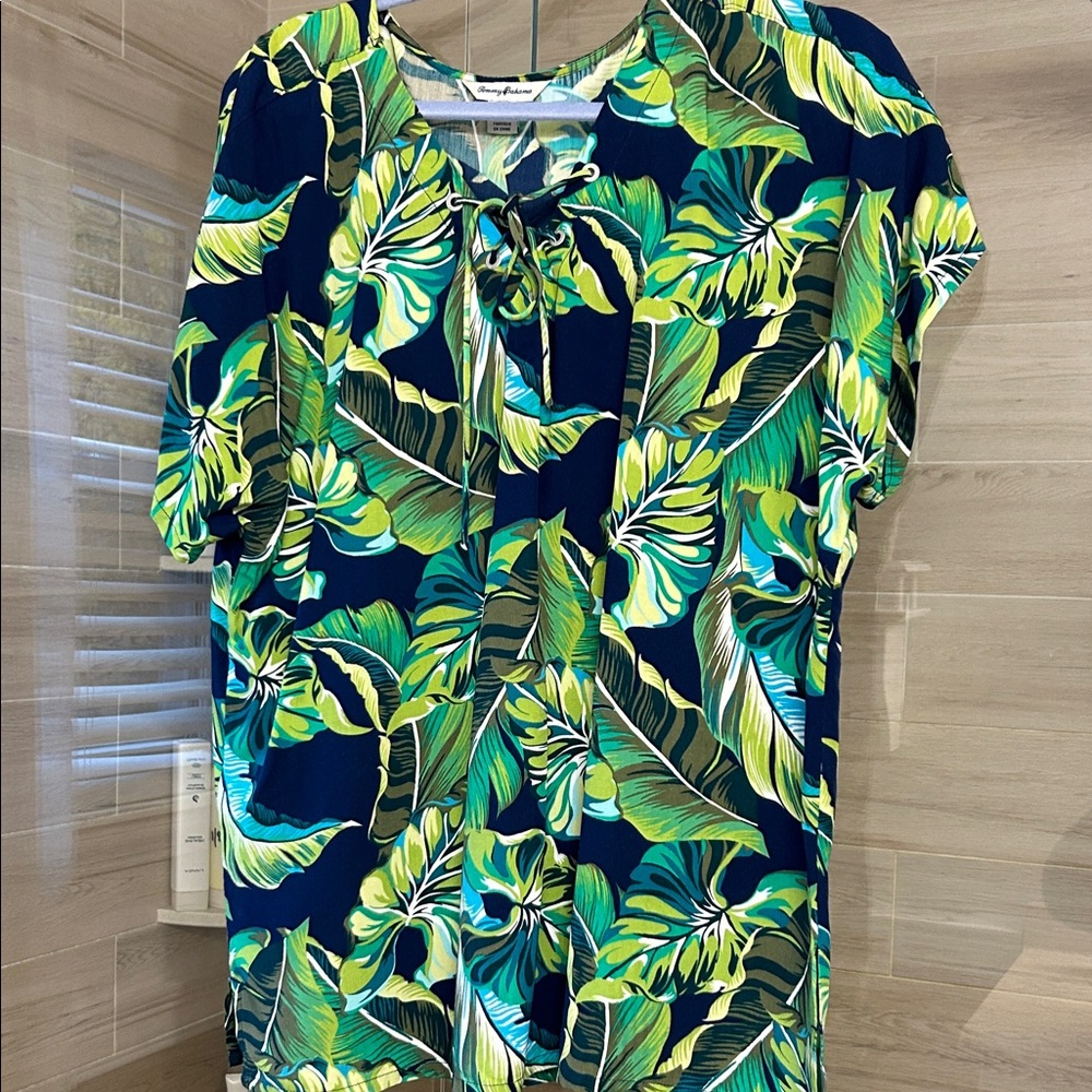 Tommy Bahama Tropical Green and Blue Shirt size Large cap sleeve